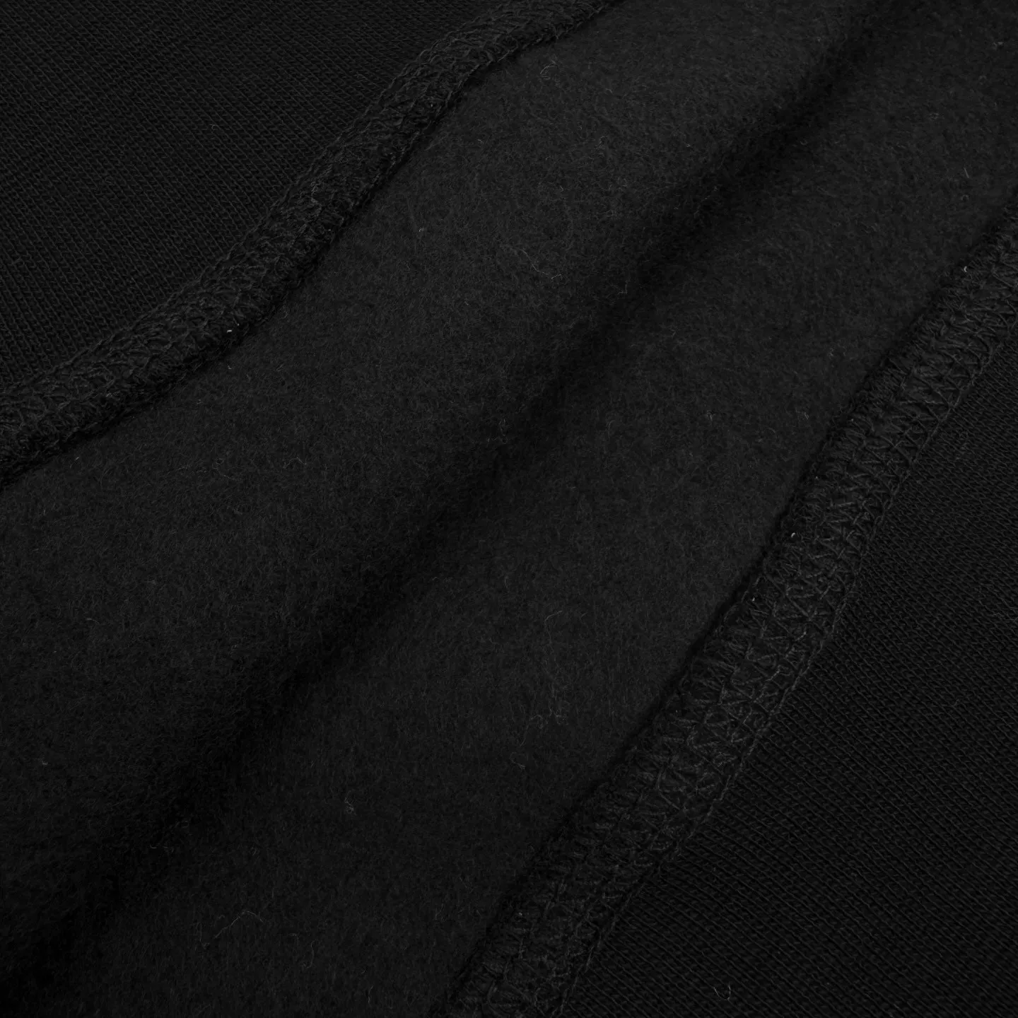 P290 [Exclusive supply] Ralph Lauren pony embroidered crew neck sweatshirt (black). Original purchase and development for 1,690. The fabric is made of customized cloud-like honey cotton fleece sweatshirt material. It feels delicate and comfortable against the skin. It is based on matte gray. It comes with a soft light filter. The exquisite indigo pony logo is embellished. It is highly recognizable. It has an atmosphere of freedom and vitality. A symphony of pure and smart colors. It outlines a high-end silhouette with extreme simplicity. Become the smart focus of vision. Show your taste in silence, using imported machine embroidery technology. Use advanced computer control system and precision mechanical components to achieve the iconic pony embroidery operation. High precision. The lines are smooth and delicate, using the Hasuo process. Use specific machines to sew. The Hasuo fastness is high. It adds visual effects. It is time-consuming and labor-intensive. The fabrics have been washed. It has better hand feel and texture. It is not easy to deform, not easy to shrink, not easy to fade, and maintains long-term beauty. Size:S-M-L-XL